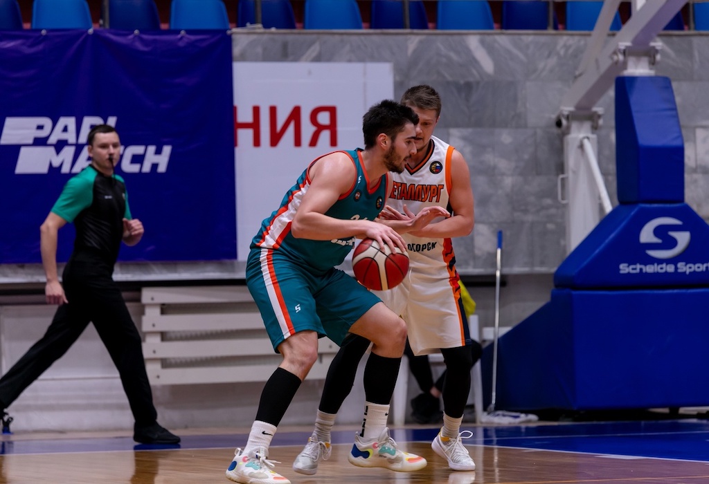 Тобольские баскетболисты дважды уступили в Магнитогорске